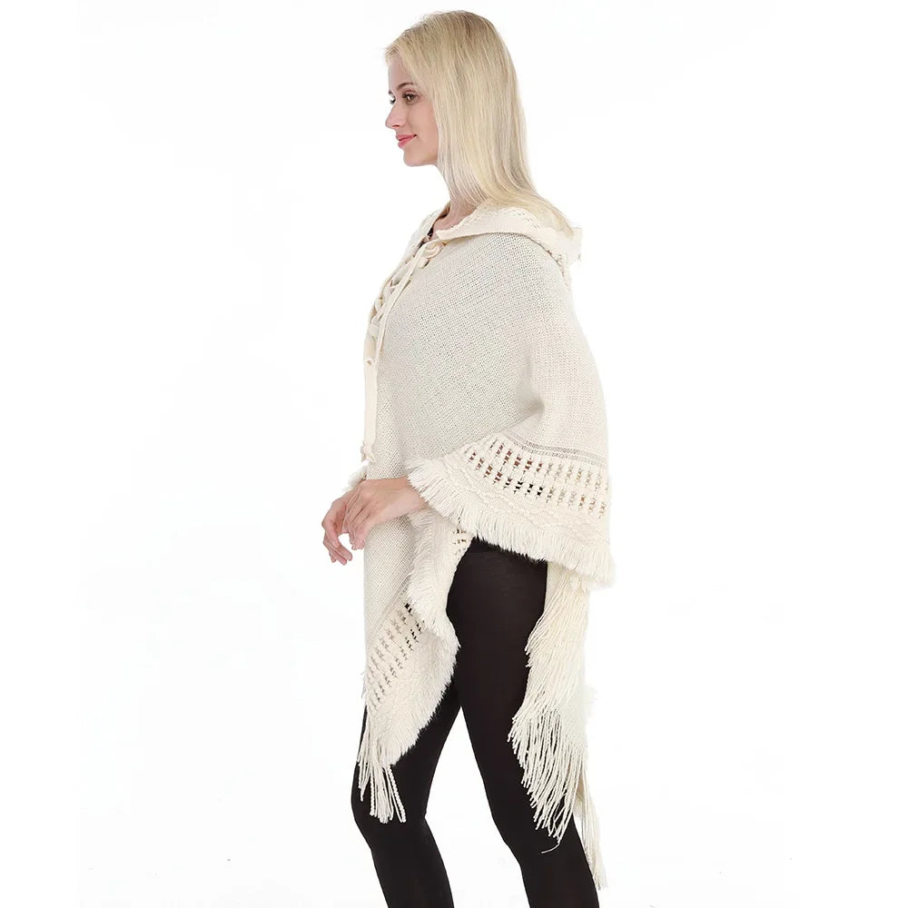 Gehaakte Cape met Capuchon en Franjes