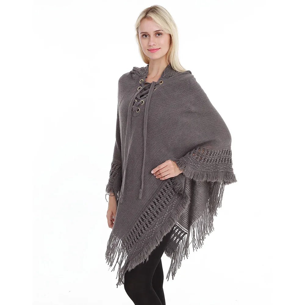 Gehaakte Cape met Capuchon en Franjes