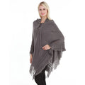 Gehaakte Cape met Capuchon en Franjes