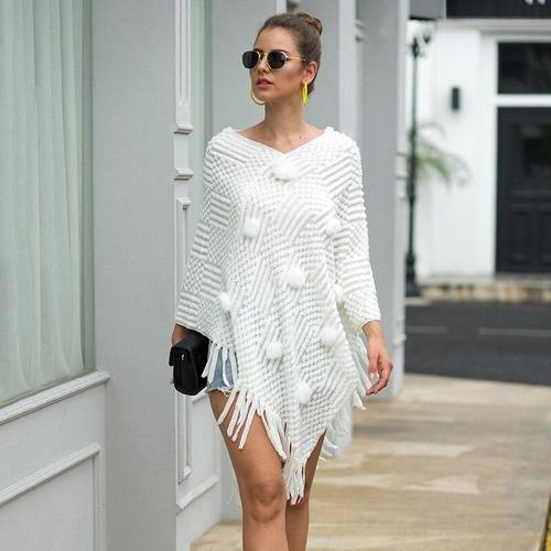 Fijne Dames Poncho met Pompons